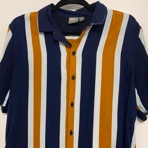 Short sleeve button up